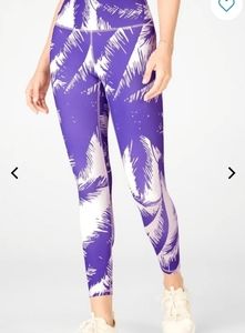 NWT Fabletics Purelux High Waisted 7/8 Leggings M.